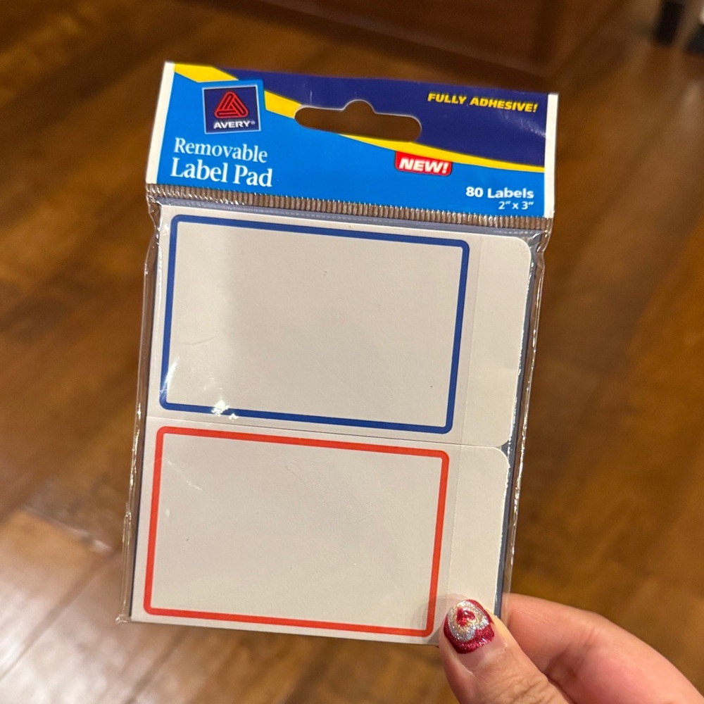 Avery Removable Label Pad - White with Blue and Red Borders